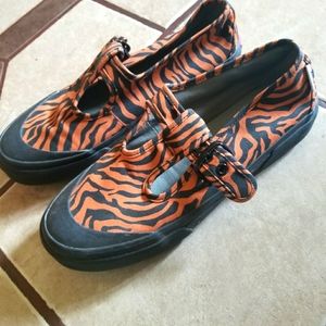 Vans tiger print shoes